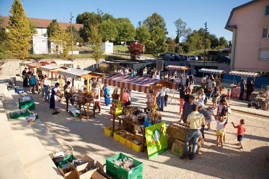 Marché place jaune Atttalens