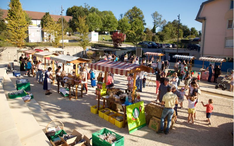 Marché place jaune Atttalens