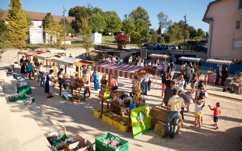 Marché place jaune Atttalens