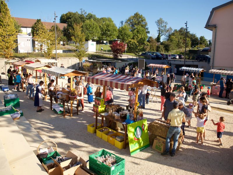 Marché place jaune Atttalens